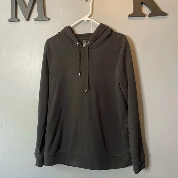 Kyodan Tops - Kyodan black hoodie braided sides size large